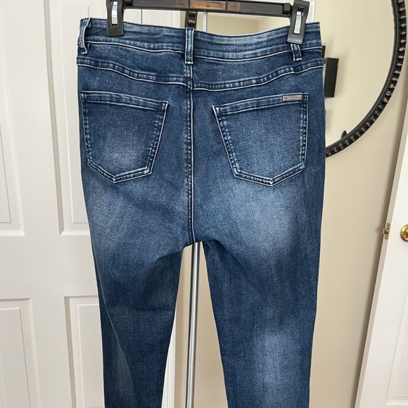 M13 - Joseph Ribkoff blue jeans, rhinstones and frayed hem - Picture 3 of 9